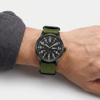 Herrenuhr im Military-Stil mit NATO-Armband, 4,2 cm, 24-Stunden-Anzeige
