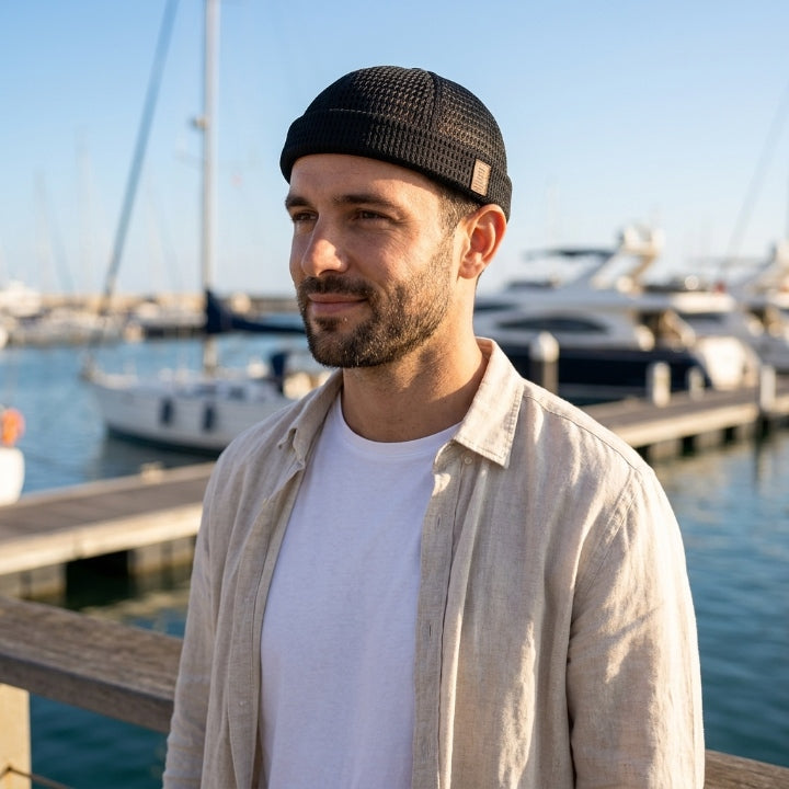 Breathable mesh cap without a brim, adjustable from 55 to 60 cm, only 43 g