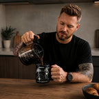 3D-gedruckte Tasse mit gotischem Totenkopf-Motiv