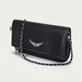 Clutch mit Strassstein-Details und Kettenschulterriemen