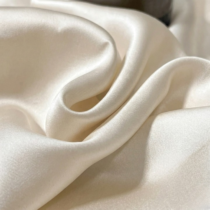 Mulberry Silk Fitted Sheet – Temperature Regulating & Hypoallergenic