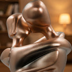 Umarmungs-Skulptur Paar mit Bronzeeffekt, 26 cm, Kunstharz – Dekofigur für Zuhause