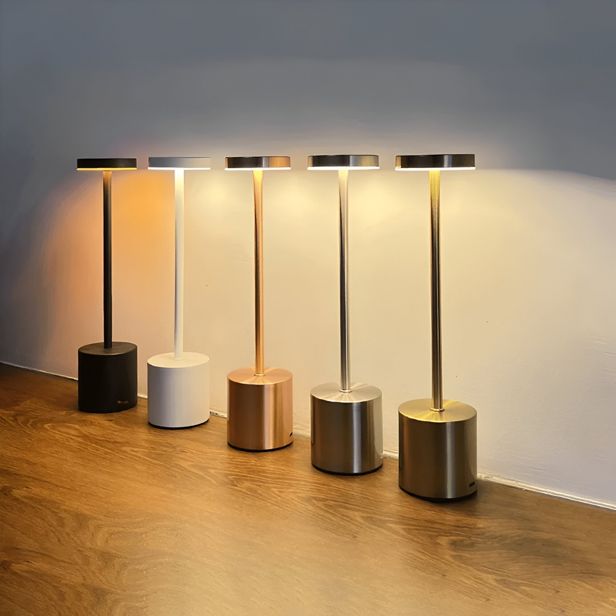 LED-Tischlampe mit kabelloser Ladestation