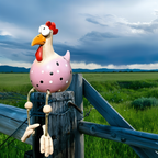 Huhn-Gartenfigur mit beweglichen Holzbeinen und großen Augen