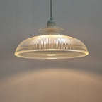 Geriffelte Glas-Pendelleuchte mit Vintage-Charme