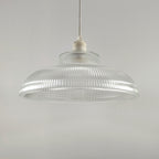 Geriffelte Glas-Pendelleuchte mit Vintage-Charme
