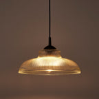 Geriffelte Glas-Pendelleuchte mit Vintage-Charme