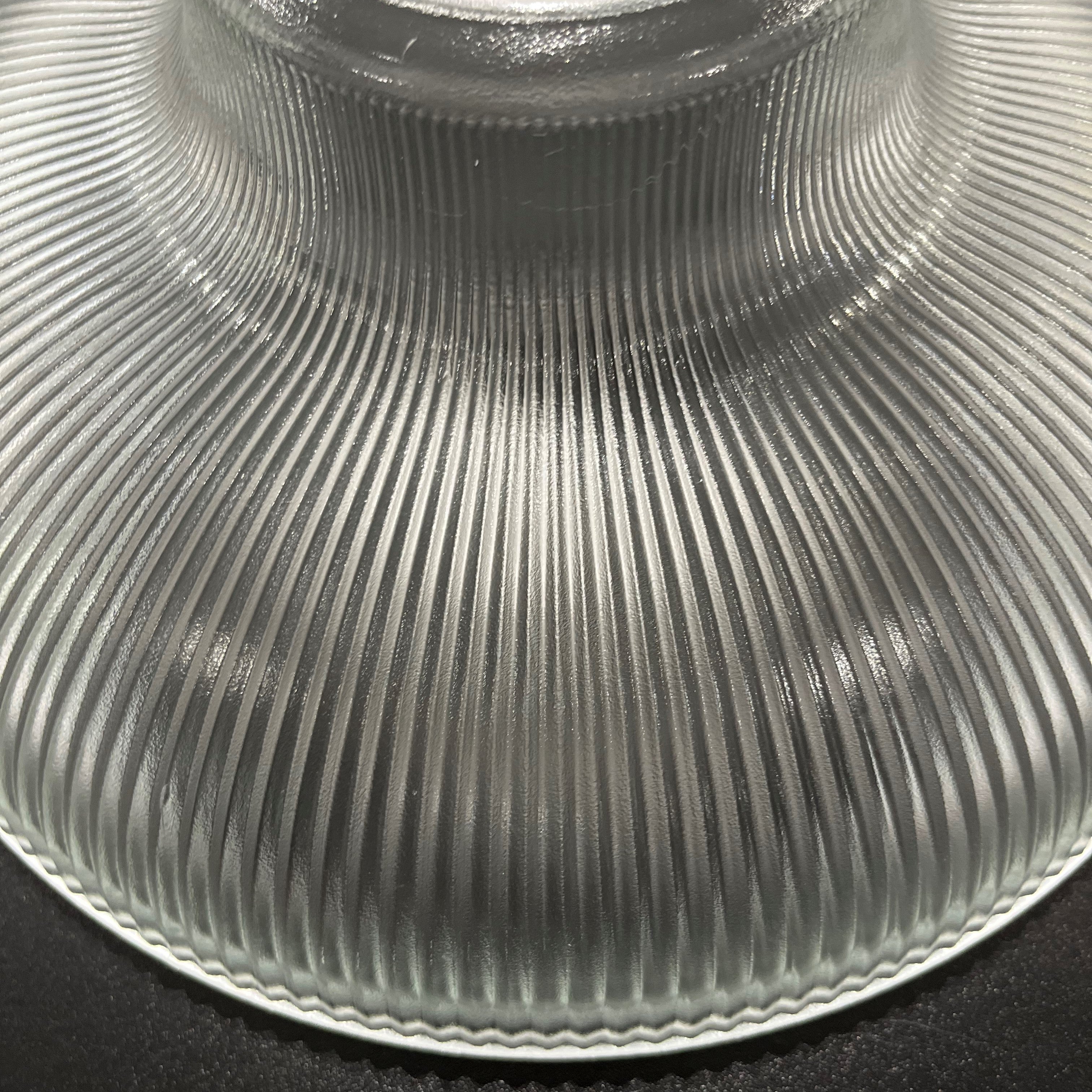 Geriffelte Glas-Pendelleuchte mit Vintage-Charme