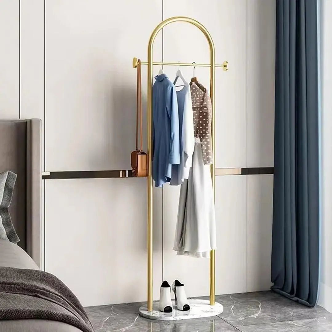 Kleiderständer mit Bogen – Freistehend für Schlafzimmer