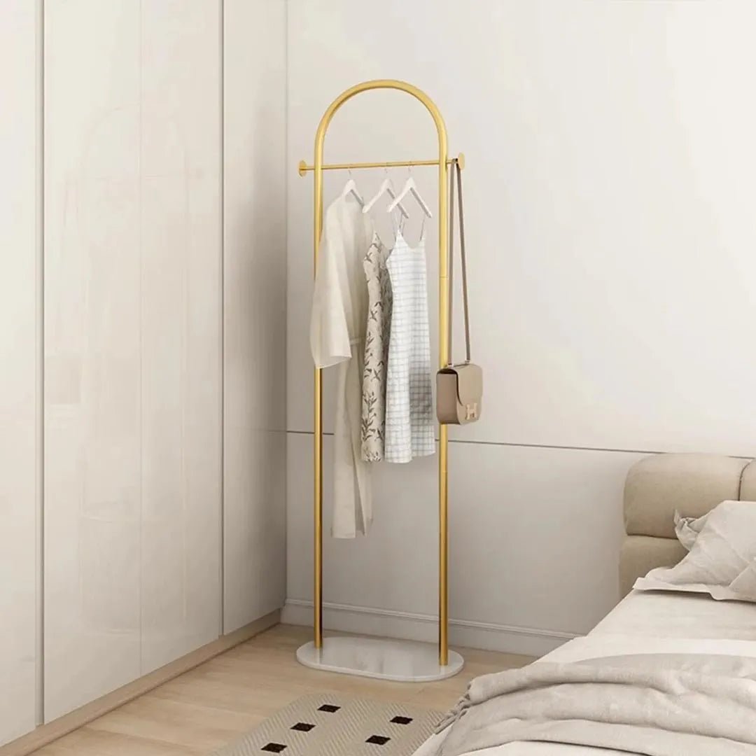 Kleiderständer mit Bogen – Freistehend für Schlafzimmer
