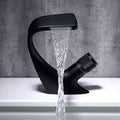 Wasserfall-Waschtischarmatur mit Einhebelsteuerung aus Messing