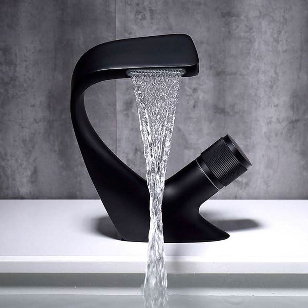 Wasserfall-Waschtischarmatur mit Einhebelsteuerung aus Messing