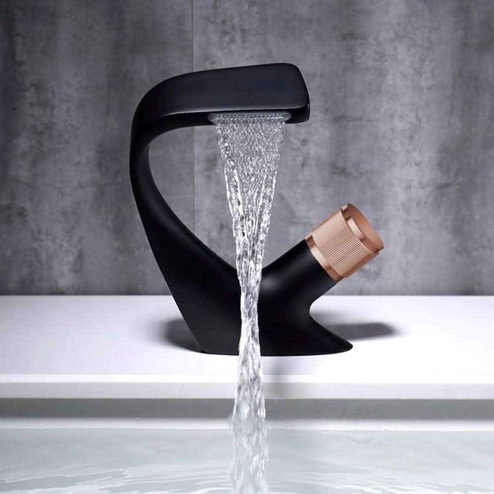 Wasserfall-Waschtischarmatur mit Einhebelsteuerung aus Messing
