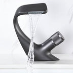 Wasserfall-Waschtischarmatur mit Einhebelsteuerung aus Messing