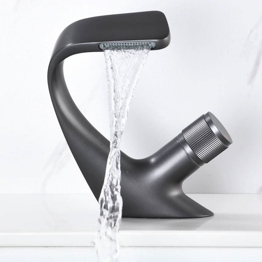 Wasserfall-Waschtischarmatur mit Einhebelsteuerung aus Messing