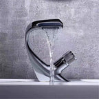 Wasserfall-Waschtischarmatur mit Einhebelsteuerung aus Messing