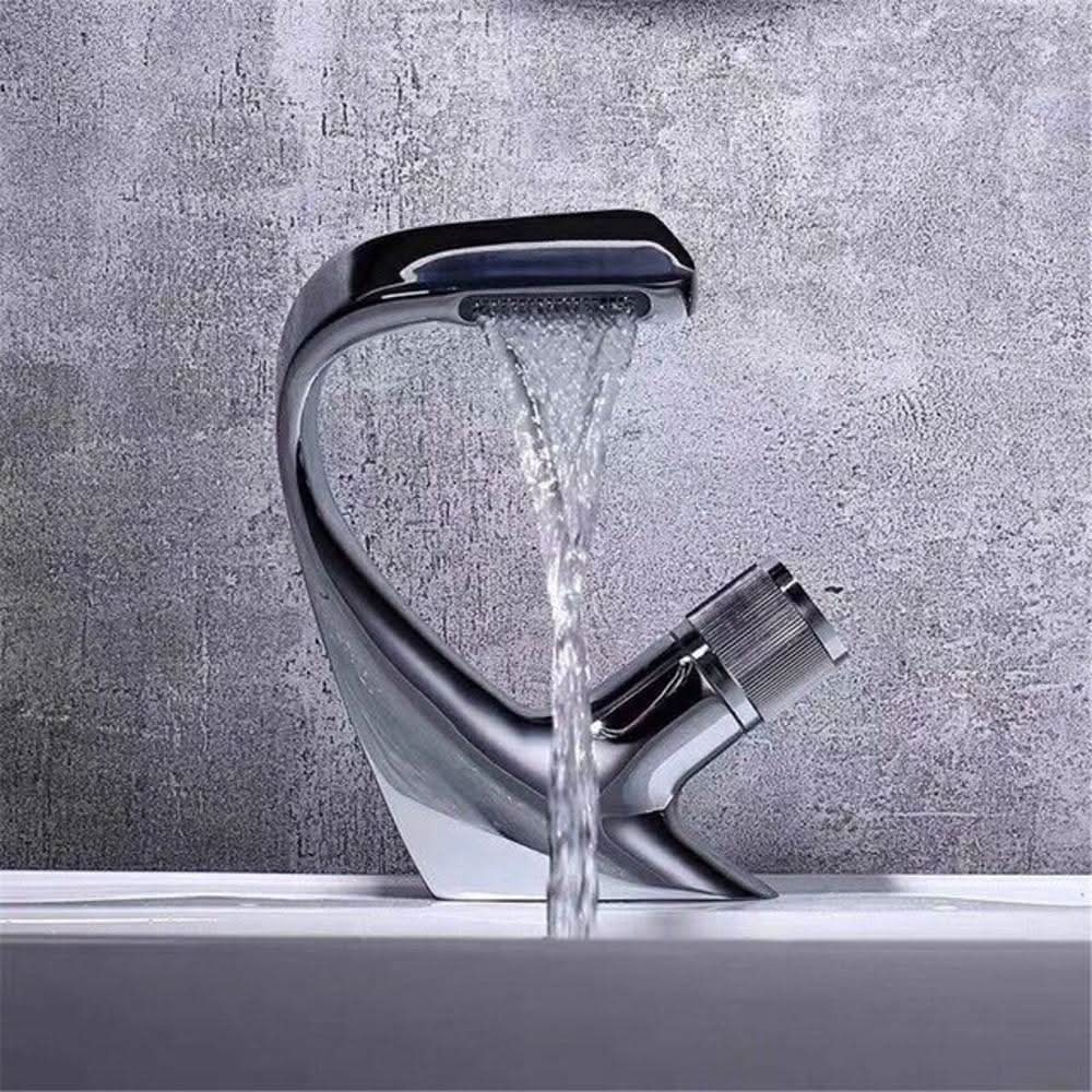 Wasserfall-Waschtischarmatur mit Einhebelsteuerung aus Messing