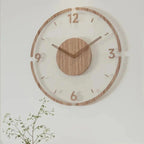 Skandinavische Wanduhr aus Buchenholz & Glas – Geräuschlos, 30 cm