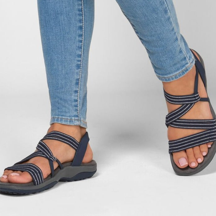 Women's sandals with strap closure and comfort sole
