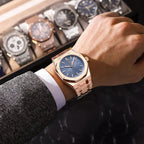 Herrenarmbanduhr mit texturiertem Zifferblatt und Edelstahlarmband