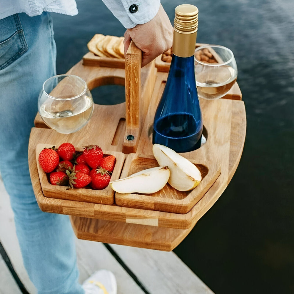 Klappbarer Holz-Picknicktisch mit Wein- und Snackfächern