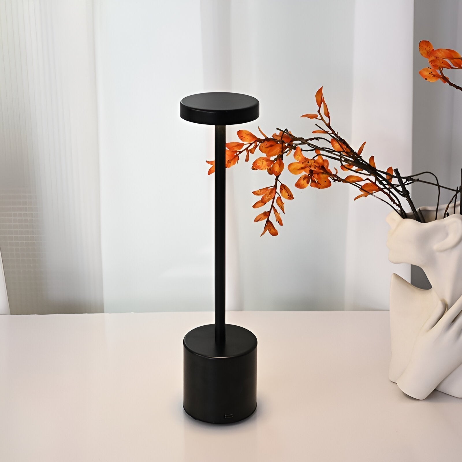 LED-Tischlampe mit kabelloser Ladestation