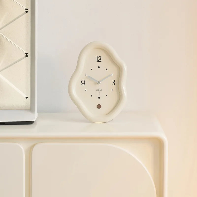 Wall Clock Organic Shape – Sculptural Design with Smooth Frame