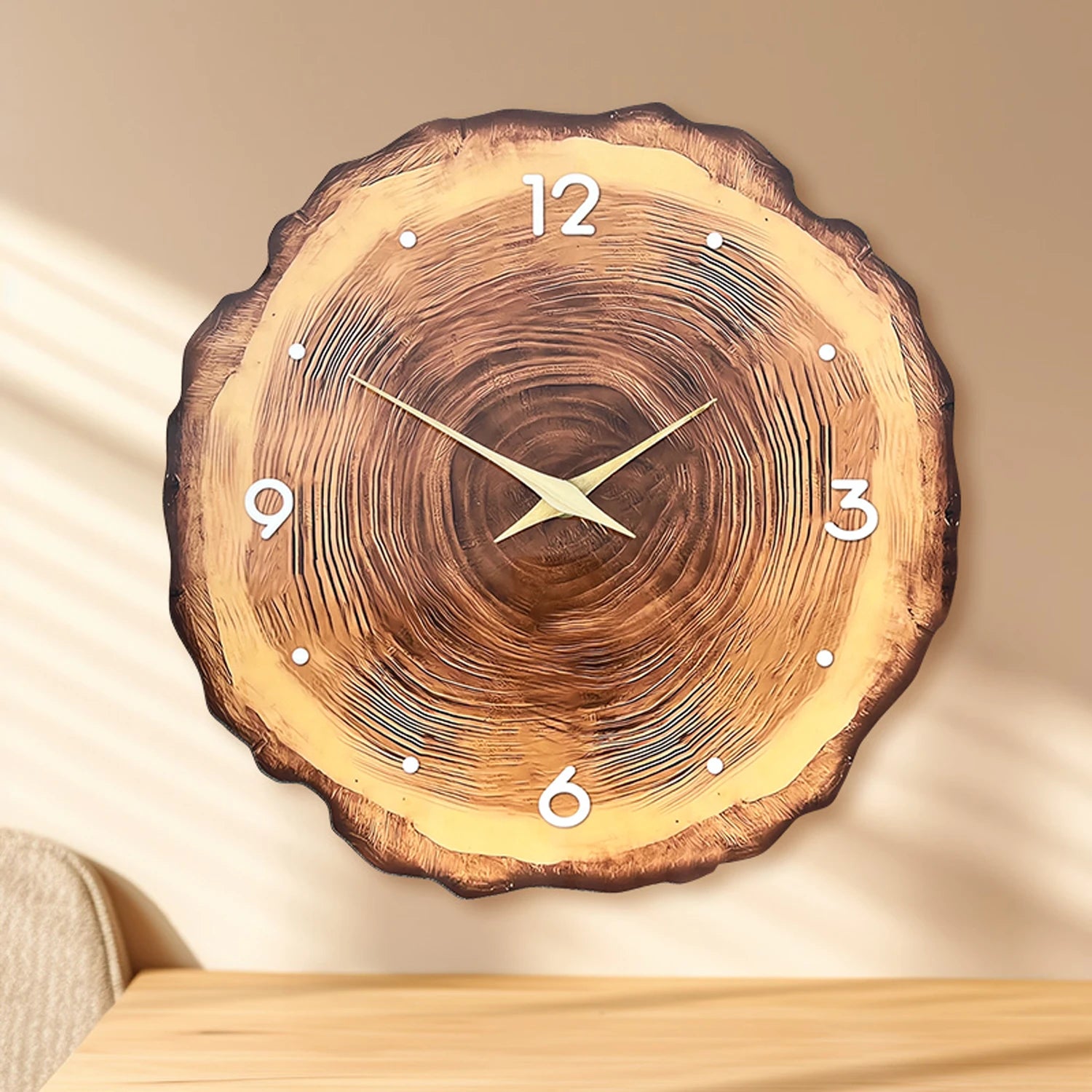 Wanduhr im Baumscheiben-Design mit lautlosem Uhrwerk