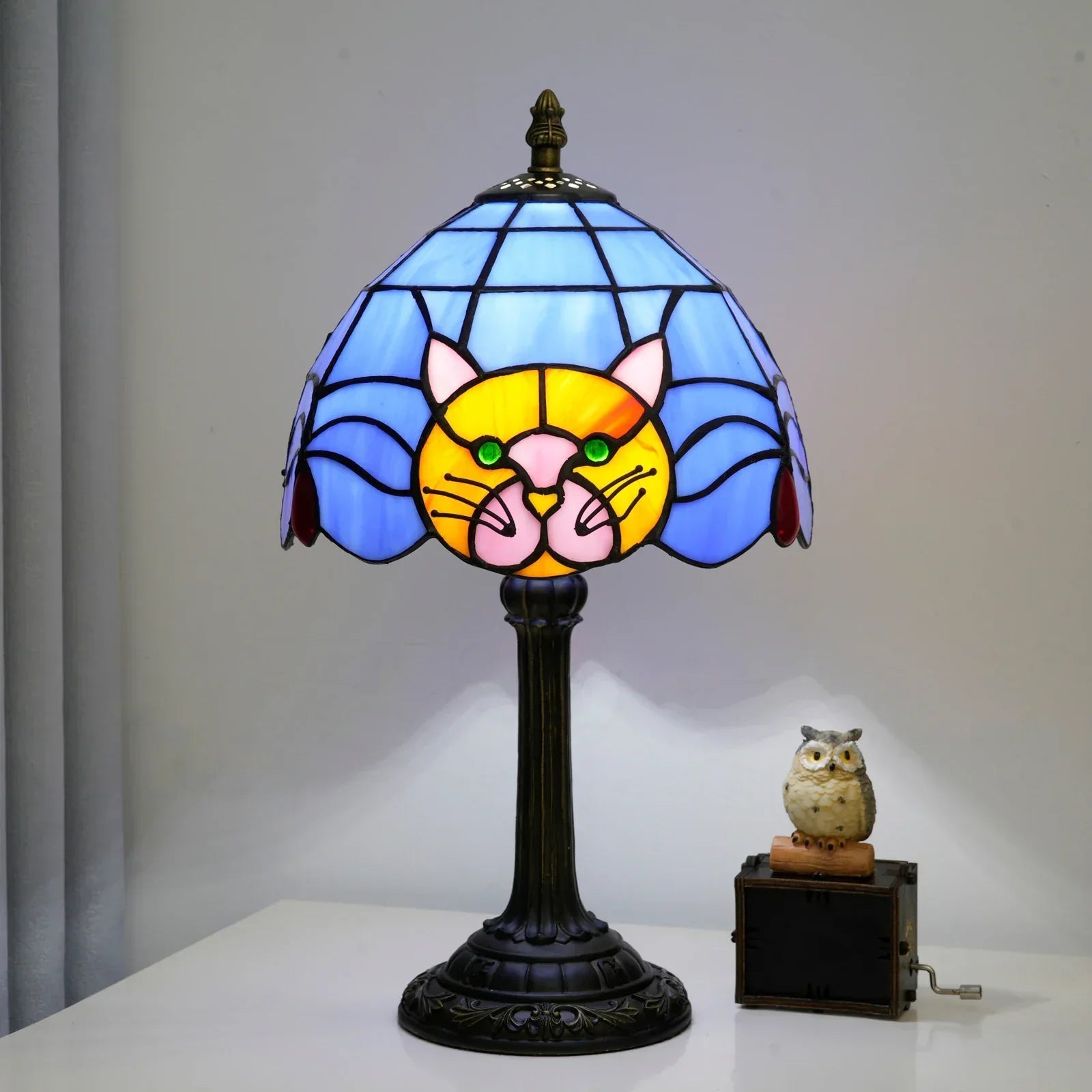 Tischlampe Buntglas mit Katzenmotiv – Tiffany-Stil