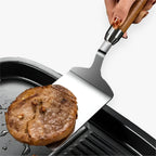 Square spatula with wooden handle – Precise flipping for grill and pan
