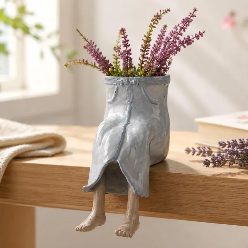 Blumentopf sitzende Beine Figur Deko