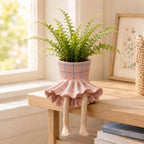 Blumentopf sitzende Beine Figur Deko