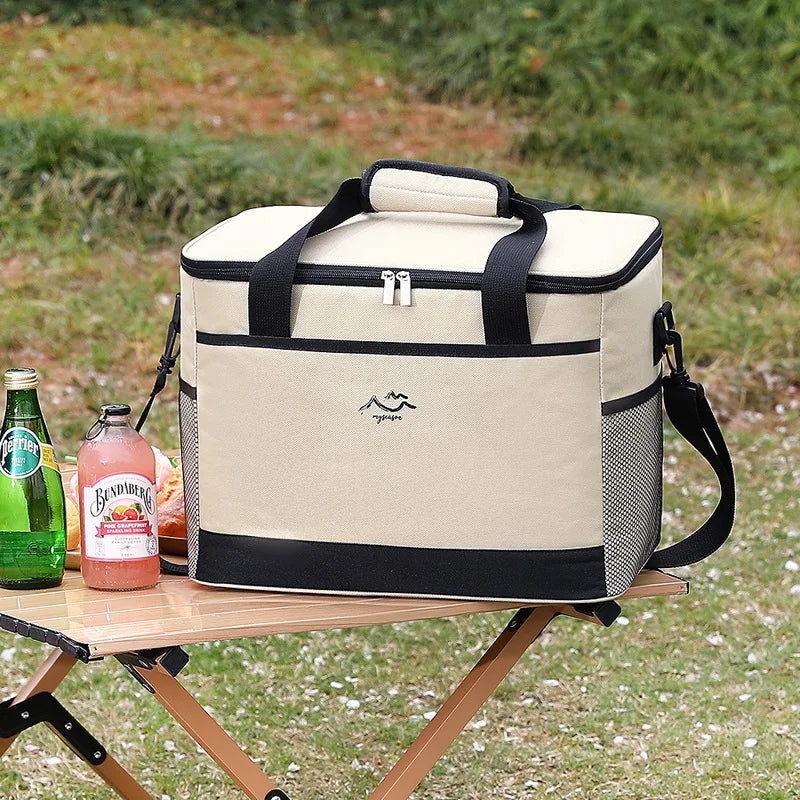 Kühltasche mit Tragegriff und Schulterriemen