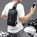 Crossbody-Bag mit USB-Anschluss & Zahlenschloss – Diebstahlsicher