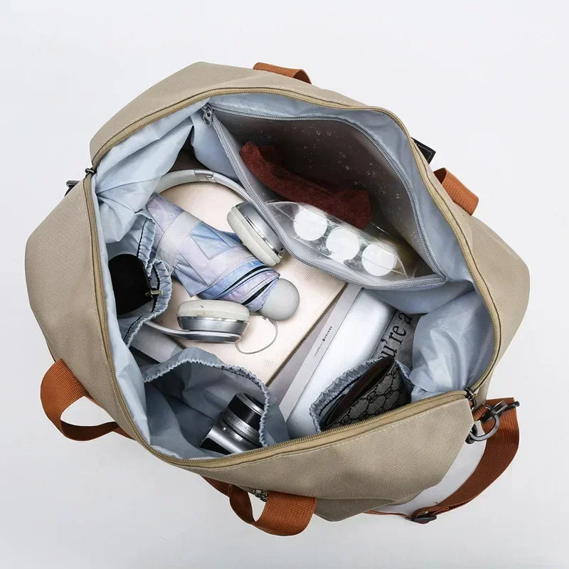 Sports bag with shoe compartment and wet-dry separation