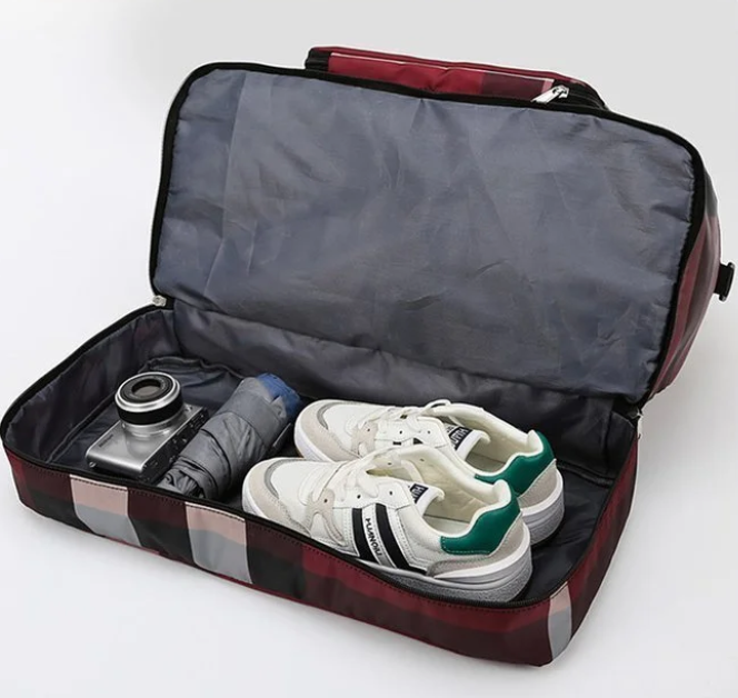 Foldable travel bag with wet compartment