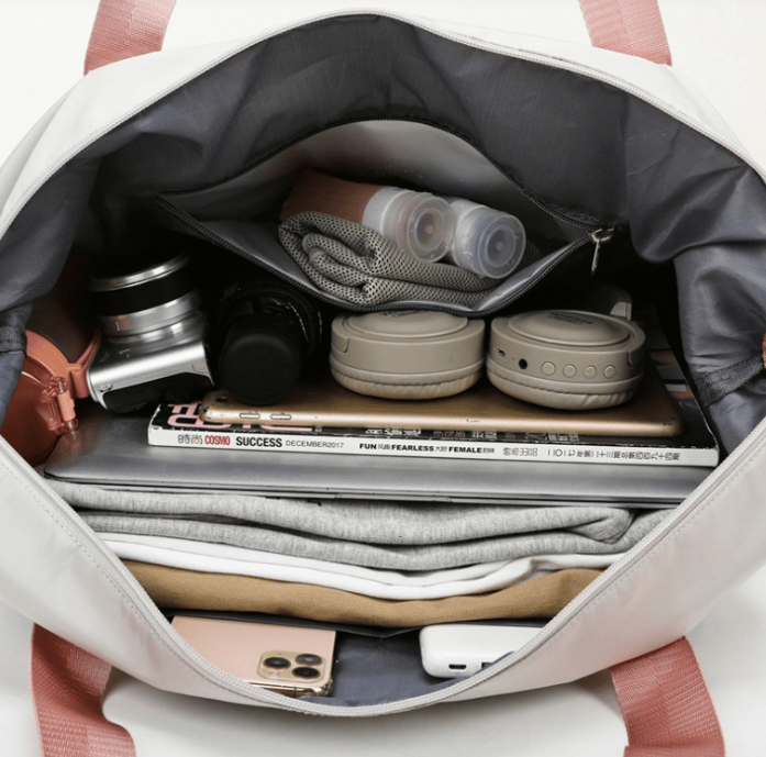 Foldable travel bag with wet compartment
