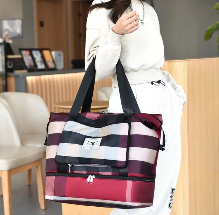 Foldable travel bag with wet compartment