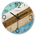 Wanduhr Holzoptik 30 cm mit geräuschlosem Quarzwerk