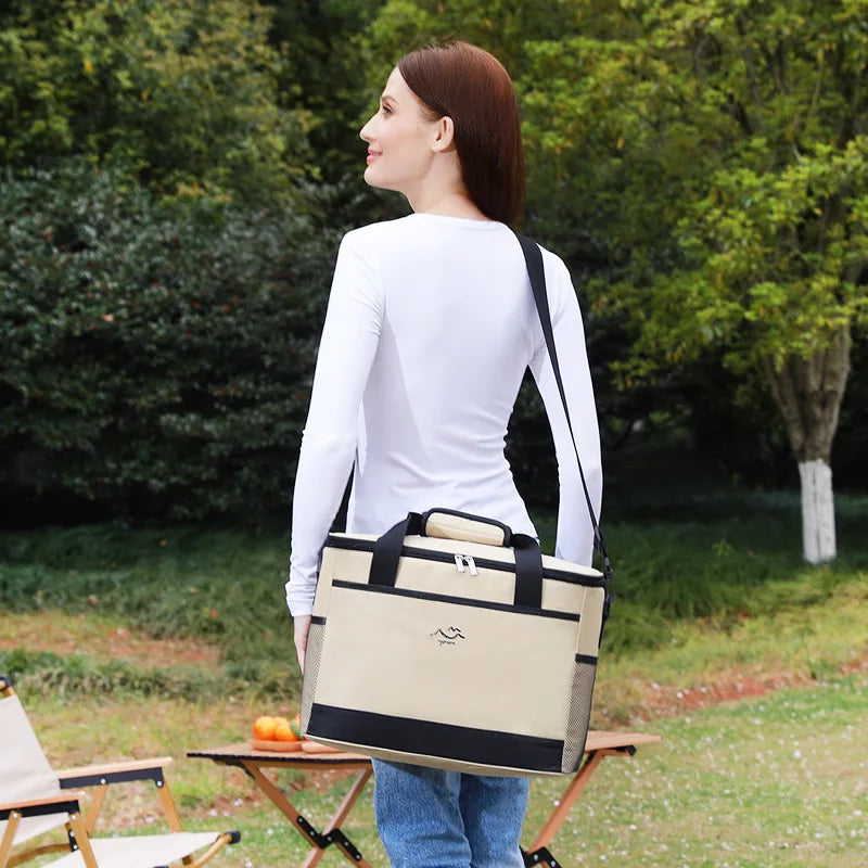 Kühltasche mit Tragegriff und Schulterriemen
