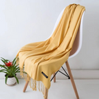Cashmere scarf with fringes – Soft and warming