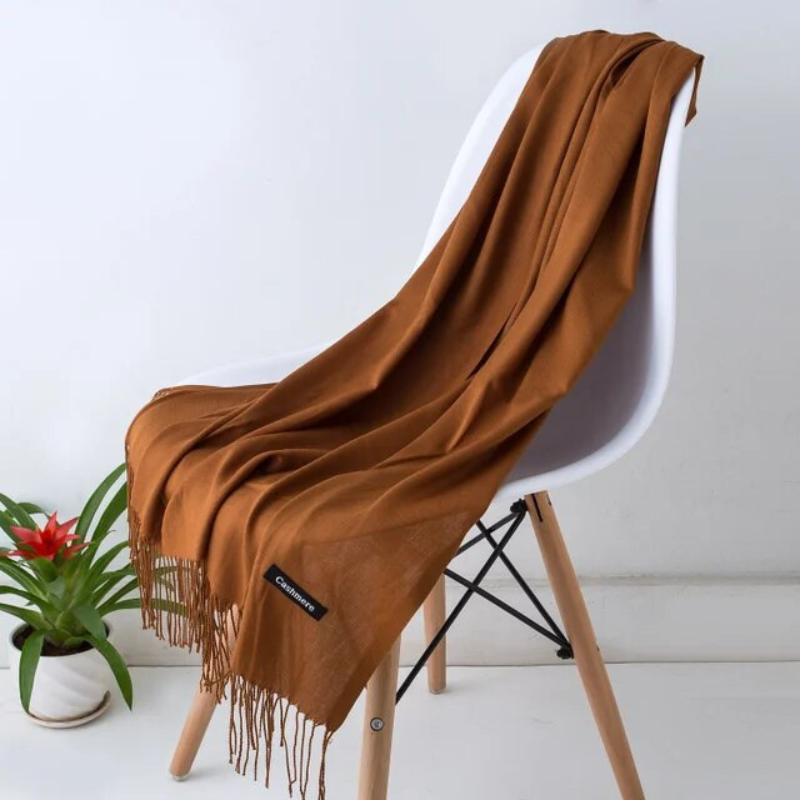 Cashmere scarf with fringes – Soft and warming