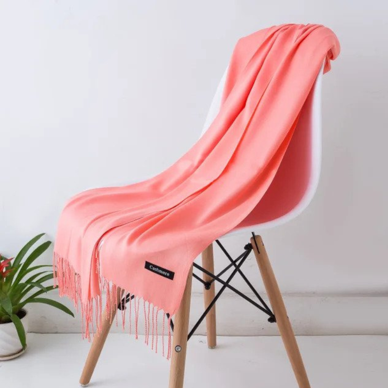 Cashmere scarf with fringes – Soft and warming