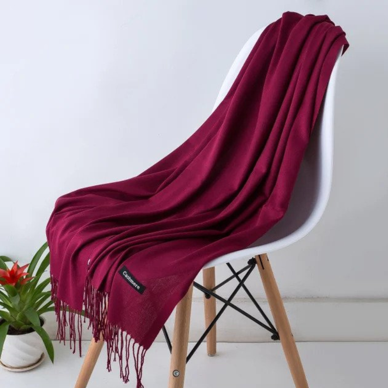 Cashmere scarf with fringes – Soft and warming