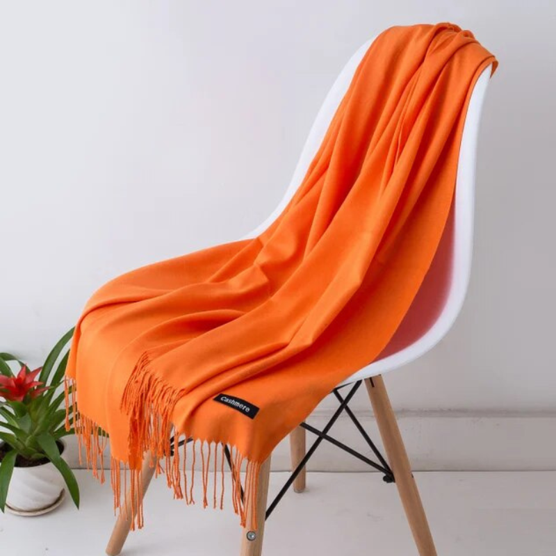 Cashmere scarf with fringes – Soft and warming
