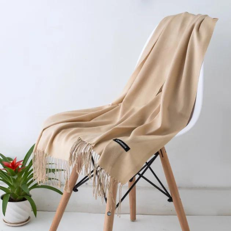 Cashmere scarf with fringes – Soft and warming