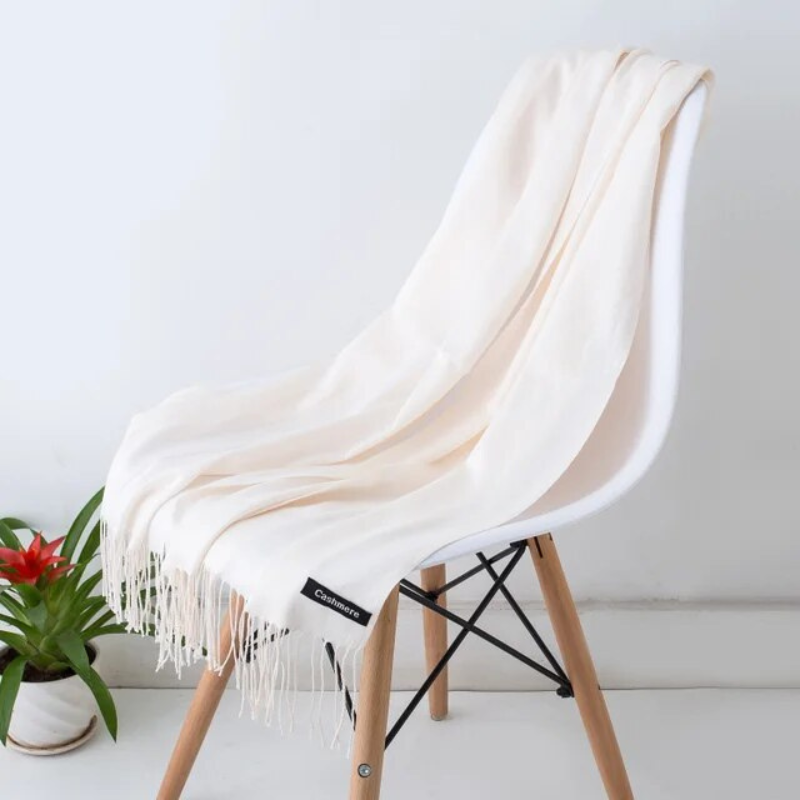 Cashmere scarf with fringes – Soft and warming