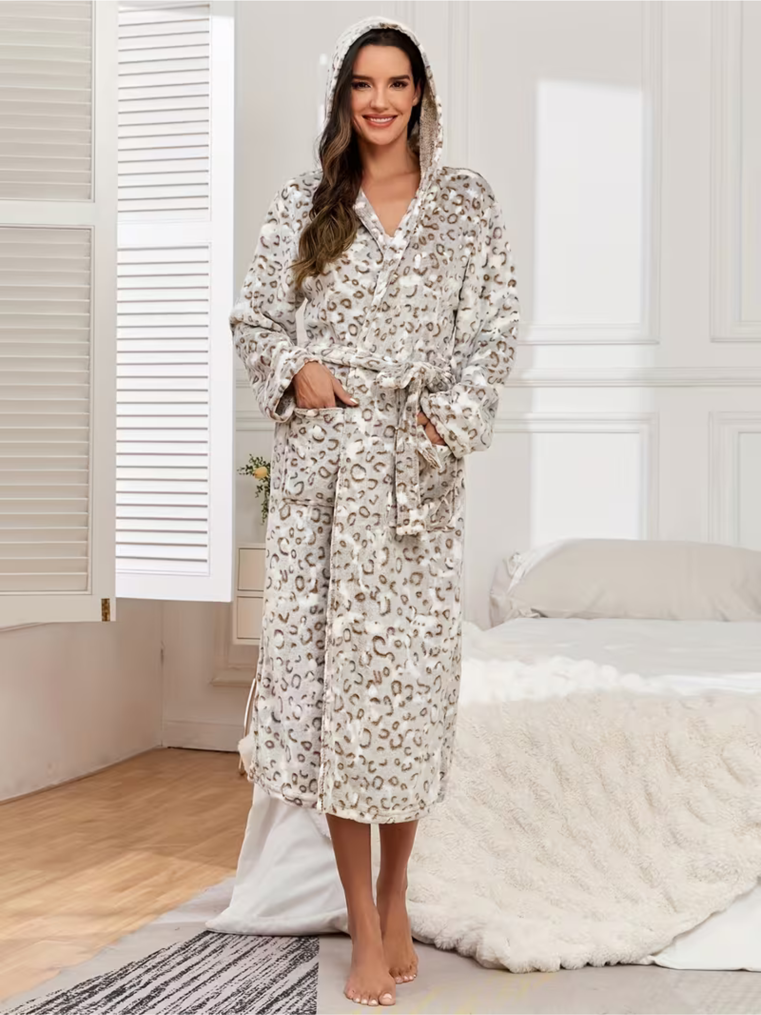 Fluffy Fleece Bathrobe with Leopard Print – Warm and Soft