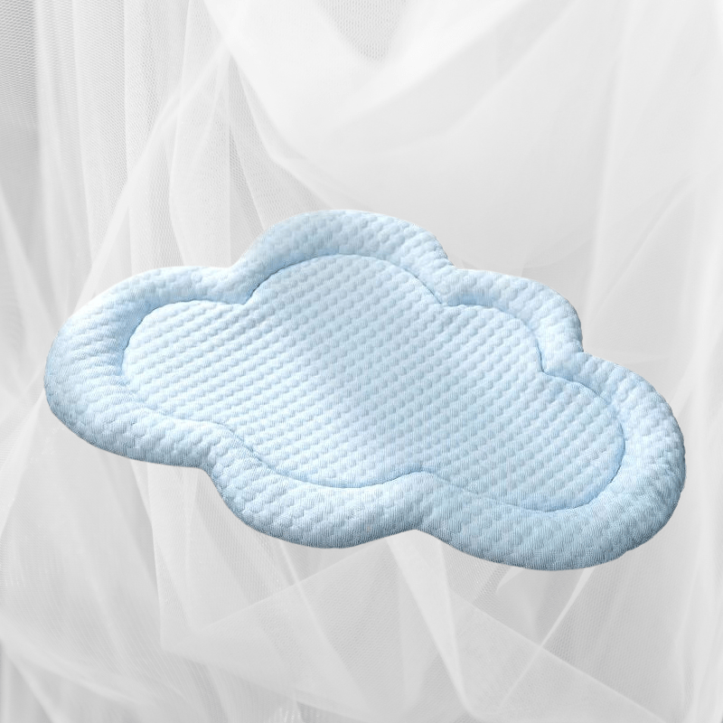 Haustier-Kühlmatte in Wolkenform für warme Tage
