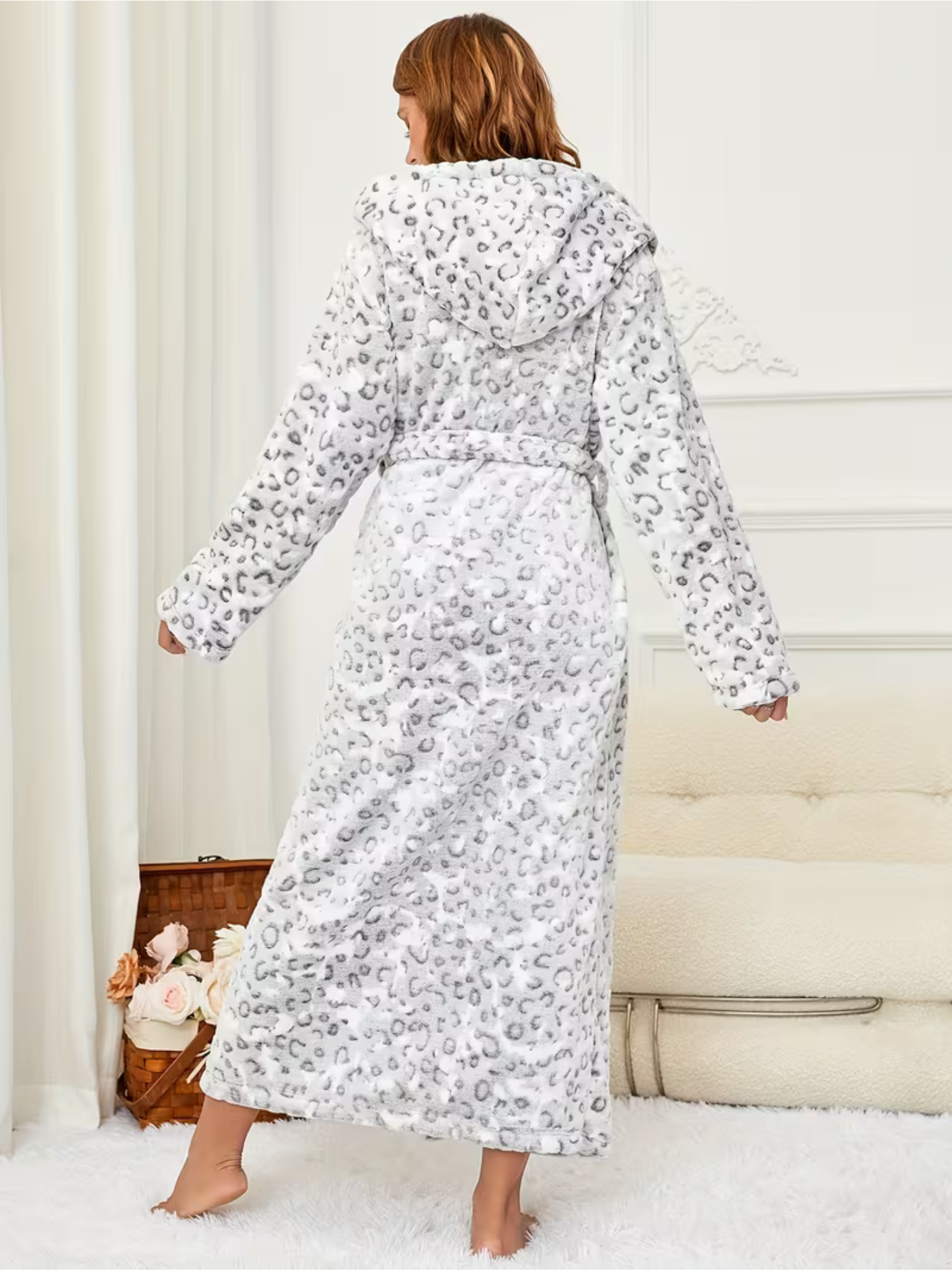 Fluffy Fleece Bathrobe with Leopard Print – Warm and Soft